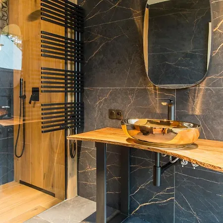 Udanypobyt Omg * 코스실리스코