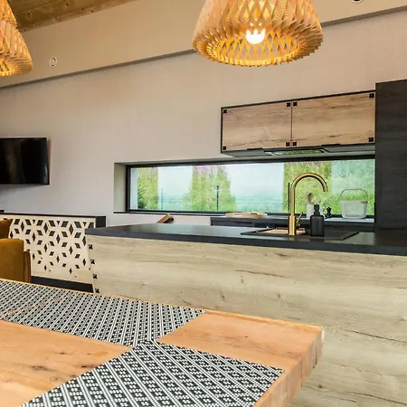 Udanypobyt Omg 샬레 *