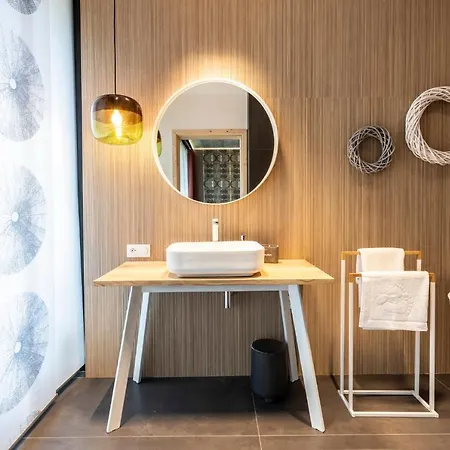 Udanypobyt Omg 샬레 코스실리스코