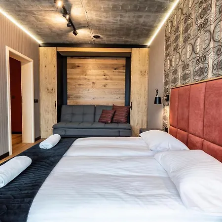 Udanypobyt Omg 샬레 코스실리스코