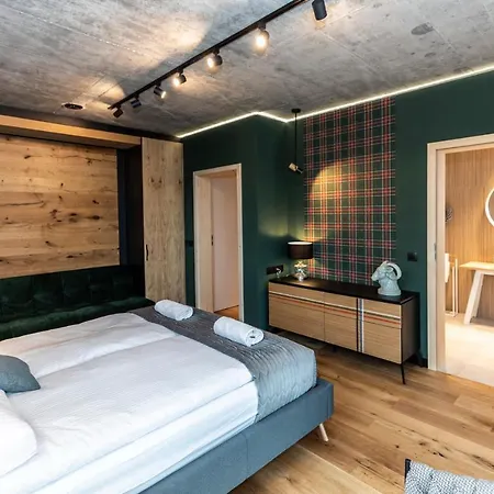 Udanypobyt Omg 샬레 *